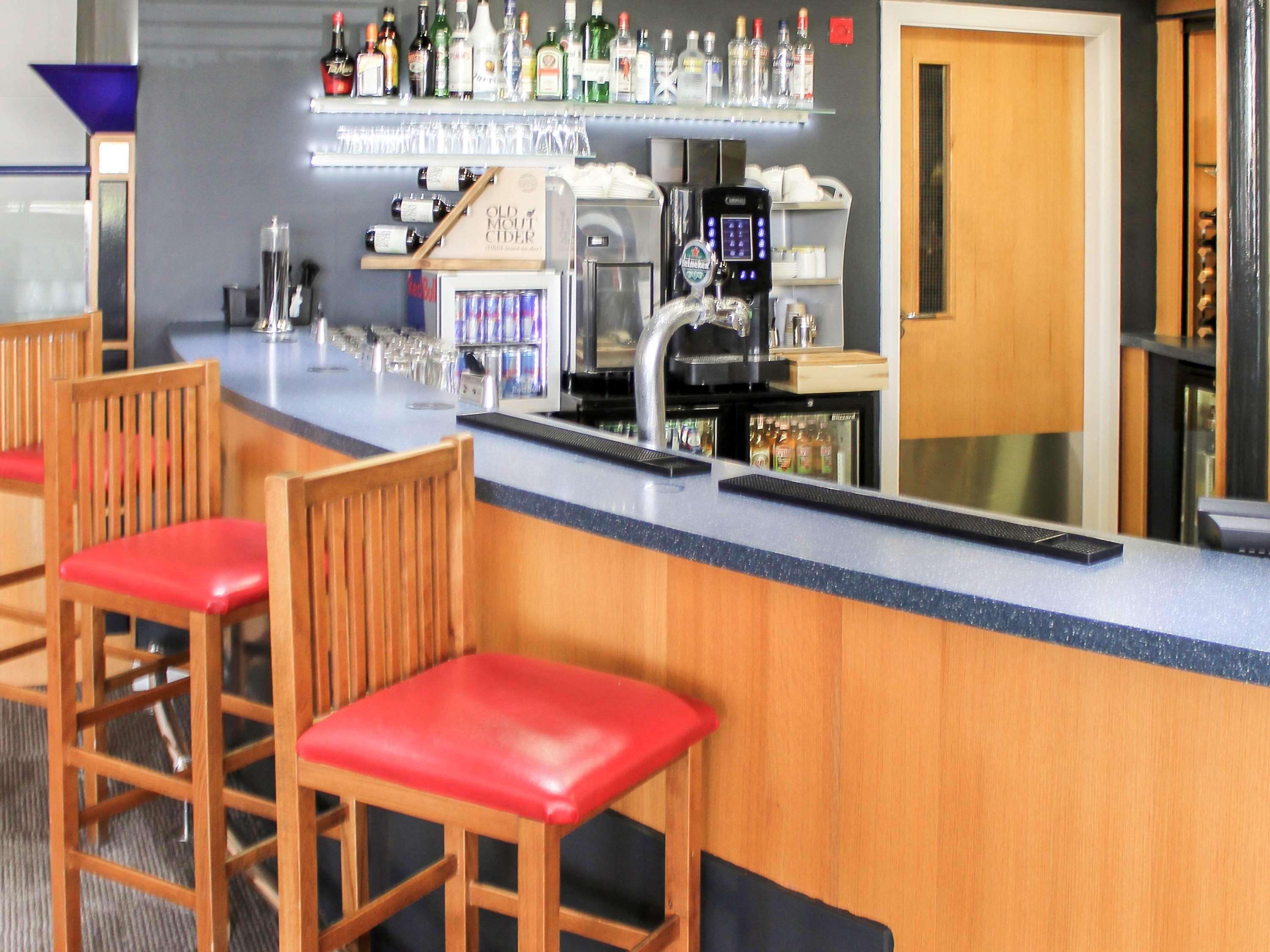Ibis Cardiff Gate - International Business Park Hotel Exterior photo