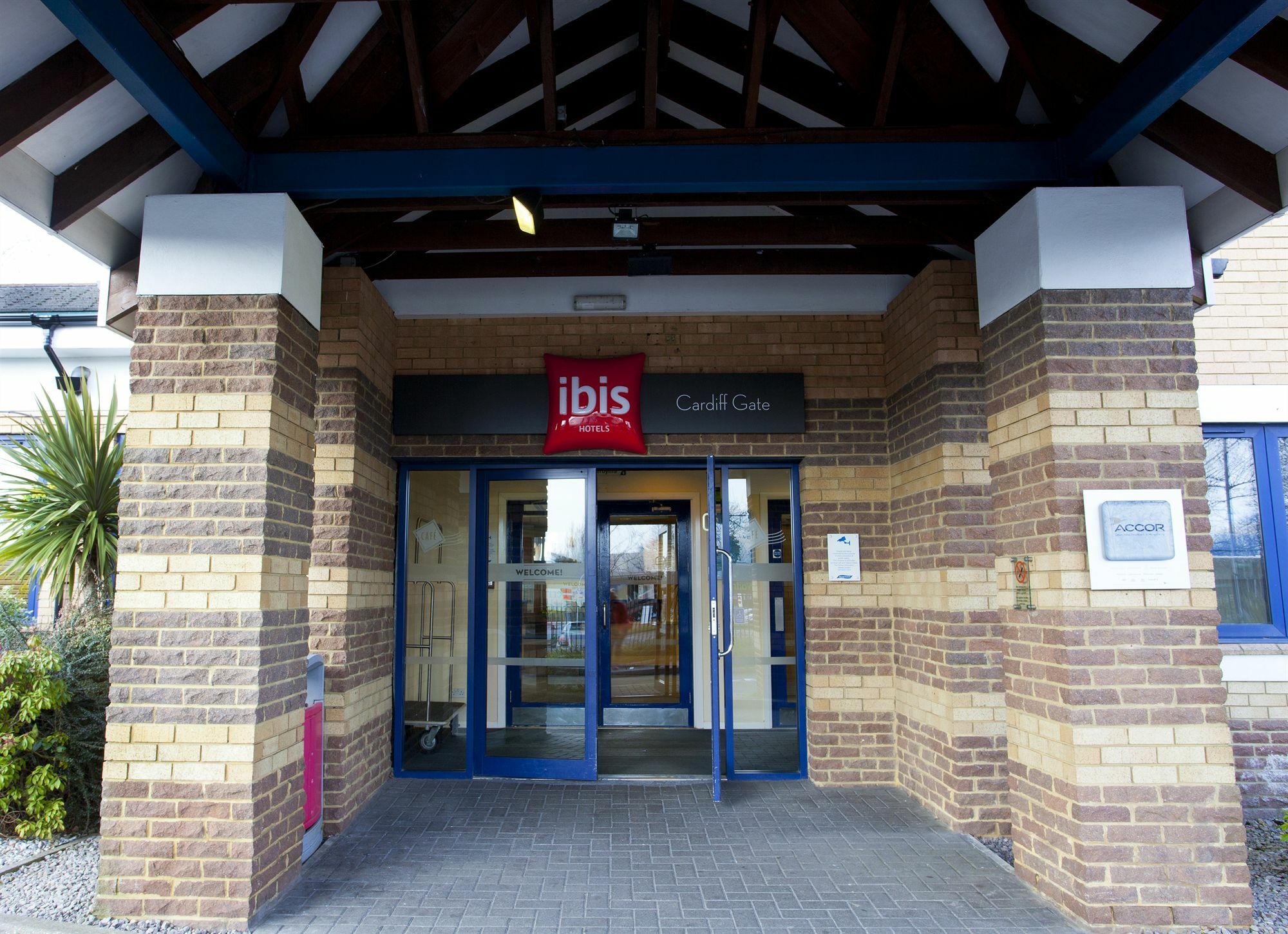 Ibis Cardiff Gate - International Business Park Hotel Exterior photo