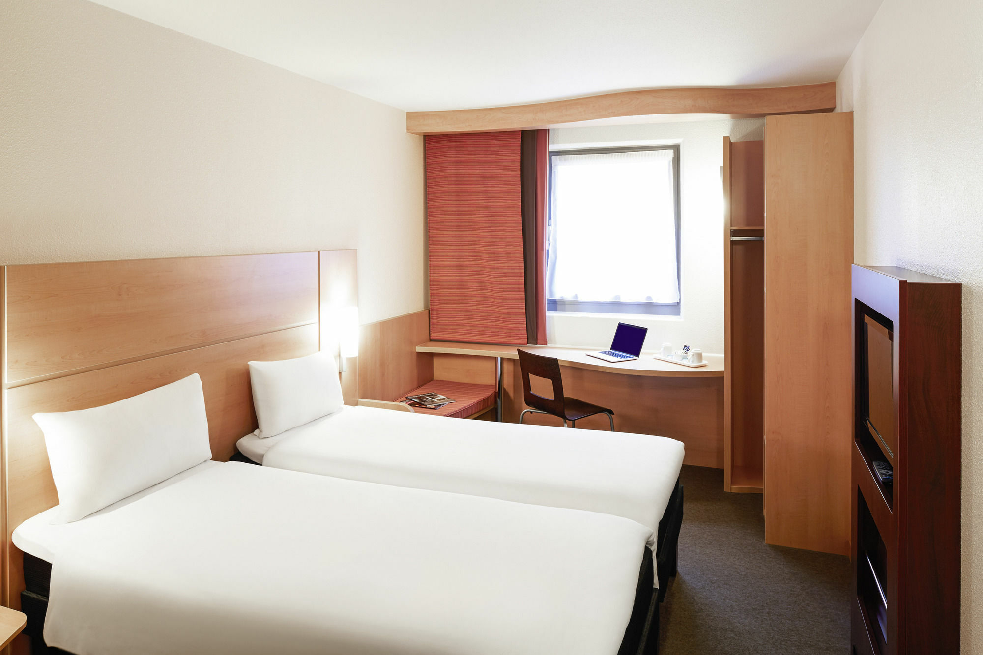 Ibis Cardiff Gate - International Business Park Hotel Exterior photo